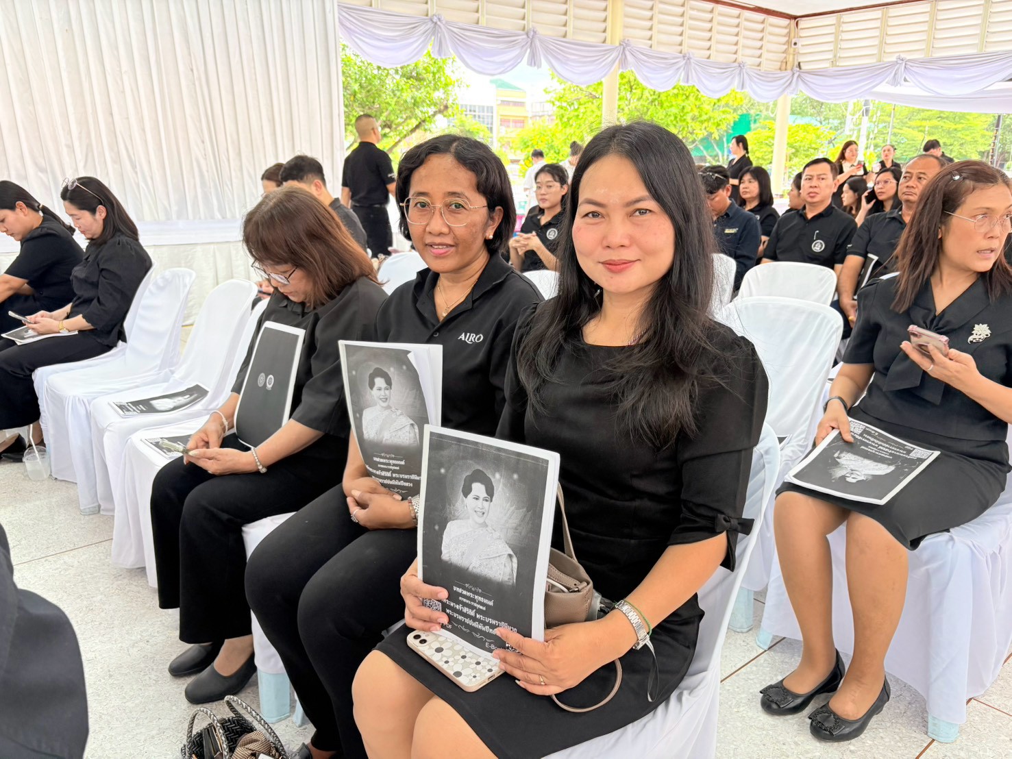 title - ส.ป.ก.นครปฐม เข้าร่วมพิธีสวดพระพุทธมนต์ และเจริญจิตภาวนาอุทิศถวายพระราชกุศลแด่ สมเด็จพระนางเจ้าสิริกิติ์ พระบรมราชินีนาถ พระบรมราชชนนีพันปีหลวง และอุทิศถวายพระกุศลแด่สมเด็จพระเจ้าลูกเธอ เจ้าฟ้าพัชรกิติยาภา นเรนทิราเทพยวดี กรมหลวงราชสาริณีสิริพัชร มหาวัชรราชธิดา